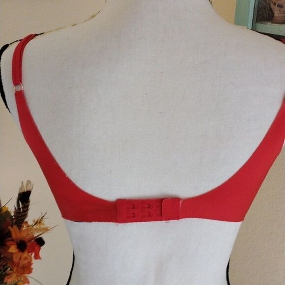 Victoria's Secret Push Up Bra - Picture 4 of 11